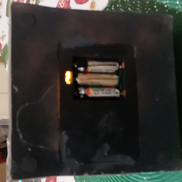 COLLECTIBLE LIGHTED PORCELAIN CHURCH  VILLAGE - Picture 10 of 13